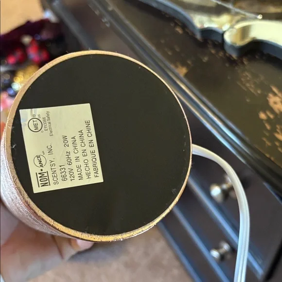 Elegant Scentsy Rose Gold wax warmer - Picture 5 of 5